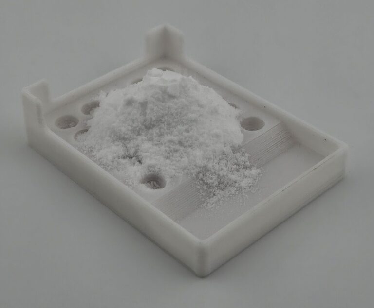Creatine is placed on the measuring tray